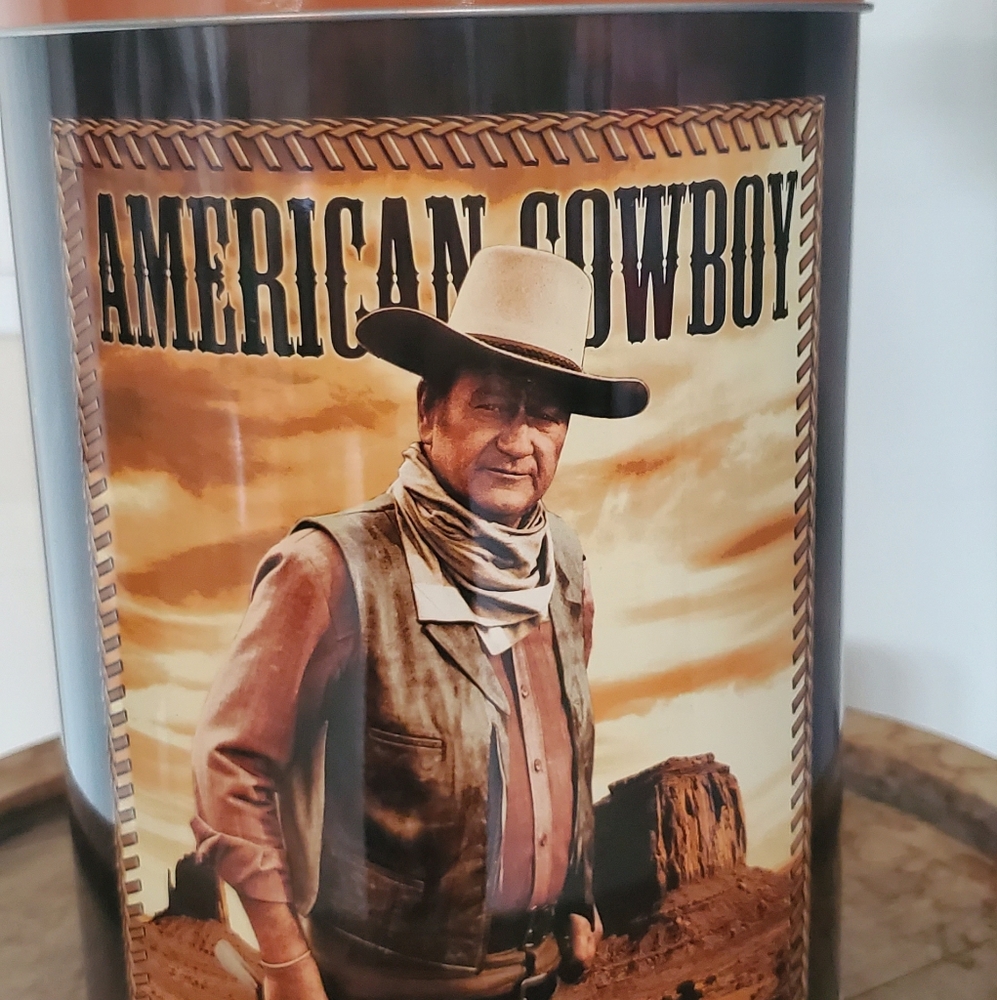 JOHN WAYNE COLLECTOR BLANKET AND TIN SET